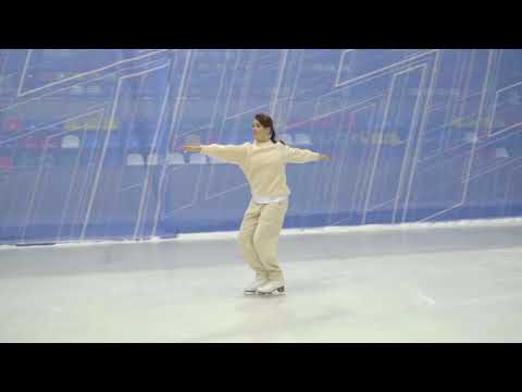 Видео: Урок 6. Фонарики с поворотом назад. Учимся фигурному катанию с Екатериной Бобровой