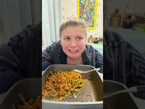 Видео: МУКБАНГ ДАВАЙТЕ ПОЖРЕМ КАК СВИНЬИ ИЗ СКОВОРОДЫ А! 🤣