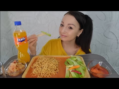 Видео: MUKBANG🍜🌶Ответы на⁉️Обзор комнаты😉#mukbang#kristinakiss#food#