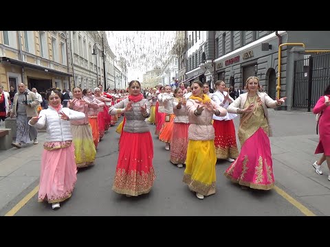 Видео: 2022 05 09 Харинама в День Победы (1/2). Harinama in Moscow (Russia) on Victory Day 09-05-2022