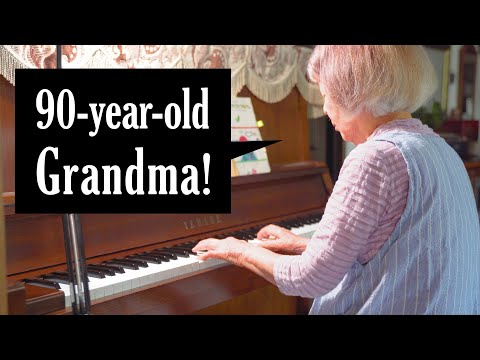 Видео: Фортепиано моей 90-летней бабушки и ее хобби