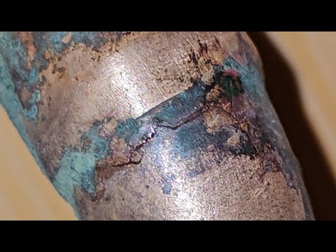 Видео: Треснул  медный угол. Слава Богу что хозяин квартиры был дома!