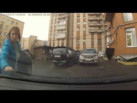 Видео: Быдло баба обещала сжечь мой автомобиль из-за парковочного места