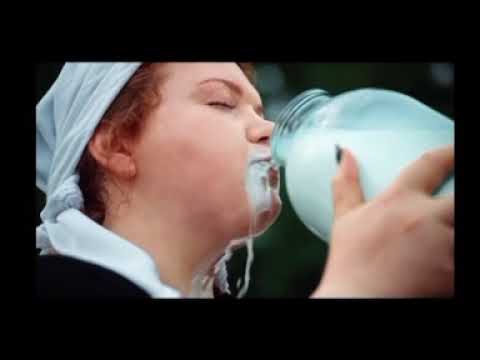 Видео: Песня На даче дачница в огурцах корячиться