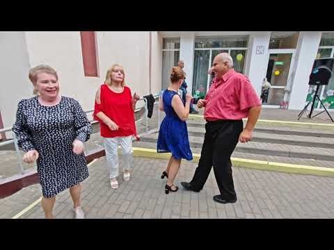 Видео: 28.09.24г..."В гавань заходили Корабли"... звучит на танцполе в Гомельском парке...