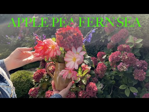 Видео: Октябрь, полный цветов! Осеннее рукоделие, небольшая космическая экскурсия, великолепная атмосфер...