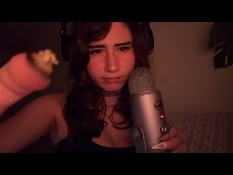 Видео: Странная девушка, не знающая ничего о личном пространстве, хочет тихо потрогать твое лицо (Пользо...