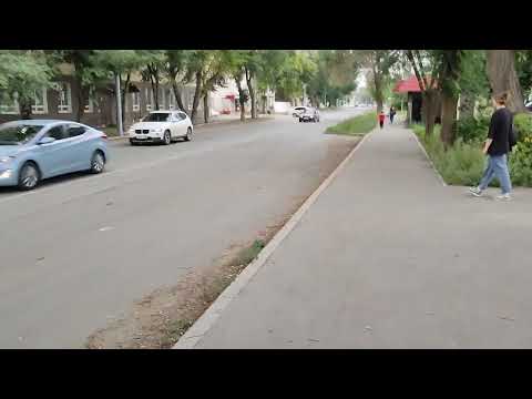 Видео: 2025-07-29 1/2 гуляю по Оренбургу | кто и зачем замуровал дерево?