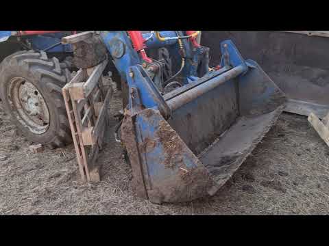 Видео: Немного слов о ПКУ 0.8 и челюстном ковше на МТЗ -82