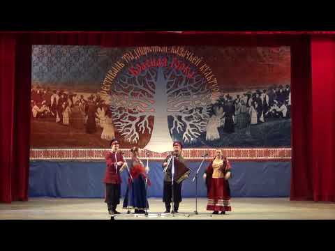 Видео: Семейный ансамбль Чернышовых (ст.Кутейниковская, Ростовская обл.) - У ворот сосёночка стояла