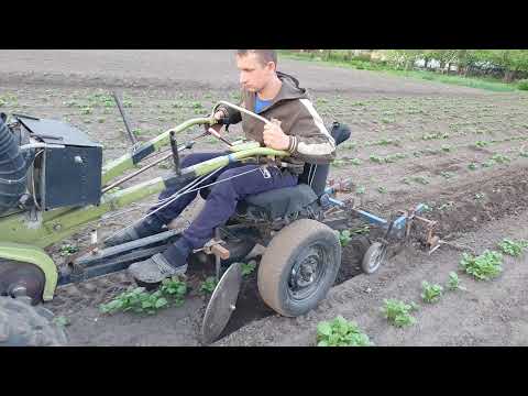 Видео: Окучивание картошки Турбомотоблоком + междурядное рыхление грунта.