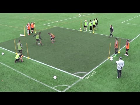 Видео: Футбольные тренировки по дриблингу 1 на 1 | Упражнения по атаке и защите