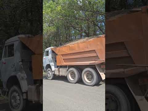 Видео: камаз на ходу с грузом .
