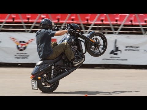 Видео: Стант Обзор Harley Davidson Street 750