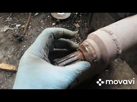 Видео: Форд Транзит 2.5 дизель. Меняем подвесной подшипник и передние колодки.