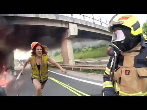 Видео: ИДИОТЫ НА РАБОТЕ 🤣 Самые ГЛУПЫЕ ОШИБКИ, СНЯТЫЕ НА КАМЕРУ!