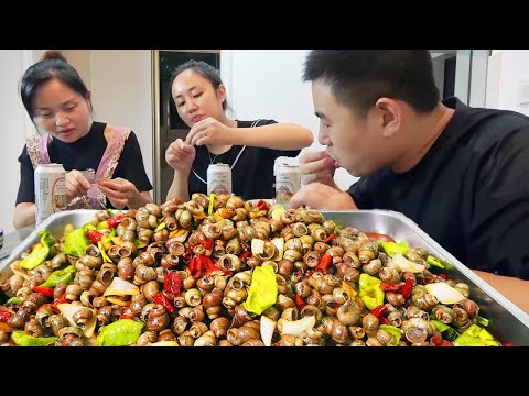 Видео: [Коллекция] 10 кг полевые улитки 3 кг перца! Жареная полевая улитка достаточно пряная и достаточно