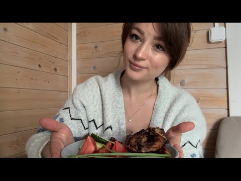 Видео: Mukbang | Мукбанг  рыбка на костре, овощи. Пора шашлыков и других вкусняшек.