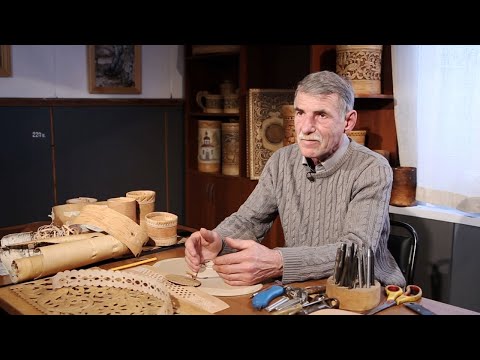Видео: Мастер с Алтая режет и плетёт из бересты, мечтая создать собственную школу ремесла