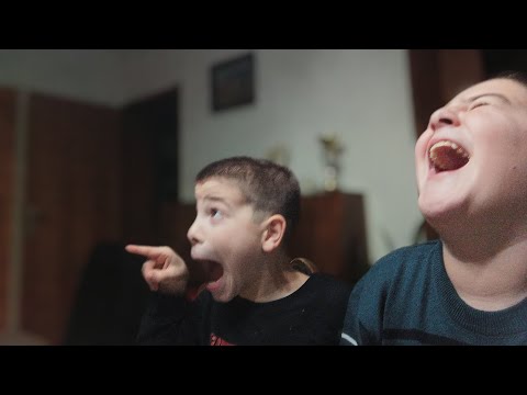 Видео: Сѐ е посмешно кога е убрзано