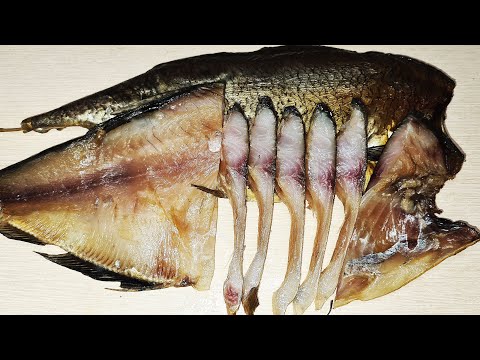Видео: Копченый жирный ЛЕЩ к пиву и не только. Рыба холодного копчения.