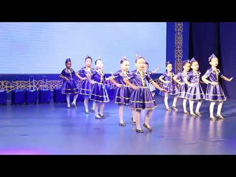 Видео: 2  номер "Танец стюардесс" (хореограф- Жумаханова Асем Тлеужановна)