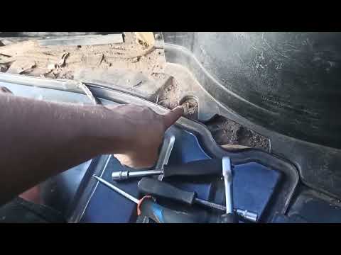 Видео: Как снять пластик левой части багажника с пассата б3 универсал. Как разобрать багажник на универсале