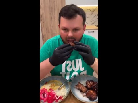 Видео: Коля ест и пукает