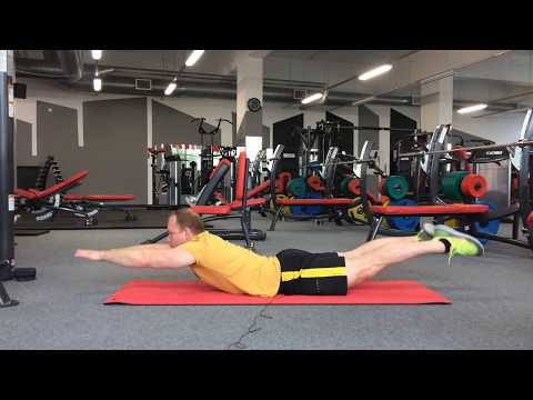 Видео: ЛФК упражнение лодочка (супермэн) для спины. Как правильно делать