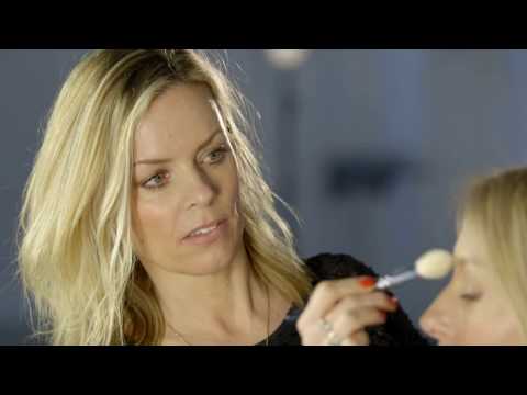 Видео: Подтяжка лица от The Beauty Know it all, Надин Багготт.