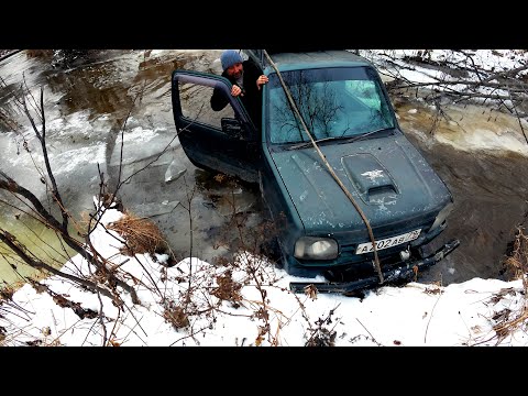Видео: МЫ ОПЯТЬ ИДЕМ ПЕШКОМ ДО УЧАСТКА, КАК В СТАРЫЕ ДОБРЫЕ ВРЕМЕНА. УБРАЛИ ПЧЕЛ.