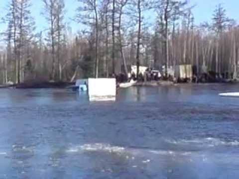 Видео: КАМАЗ едет через реку- просто жесть!!!!!!!!!