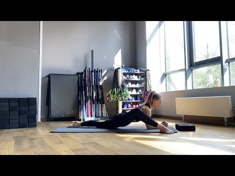 Видео: Растяжка на продольные шпагаты. Интенсивный стрейчинг