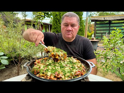 Видео: Горячая сковорода с мясом и молодыми овощами!