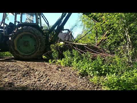Видео: Разгребаю ветки экскаватором ЮМЗ ЭО-2621