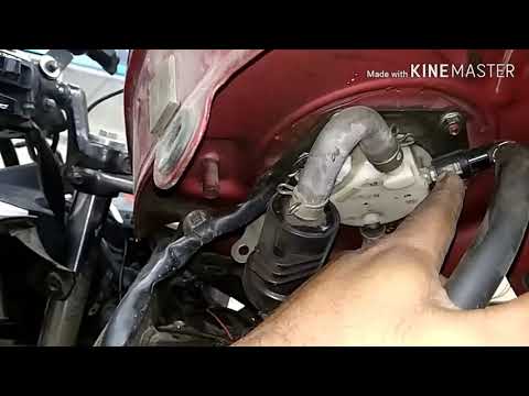 Видео: Процедура отсоединения топливного бака Honda CBR250R (на английском языке)
