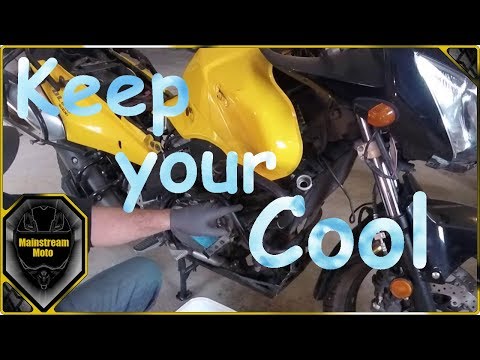 Видео: Замена охлаждающей жидкости V-Strom 650. Легко!