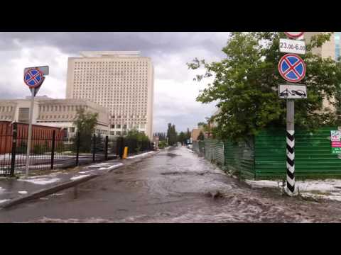 Видео: Сильный град в центре Омска: 17 июня 2016 года / Severe Hailstorm in Central Omsk: June 17, 2016