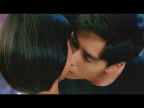 Видео: Сладкий первый поцелуй! Глядя на пьяную Сяо Си, Цзян Чэнь не мог не опустить голову и поцеловать ее!