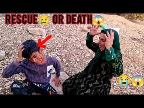 Видео: Болезненное падение бездомного мальчика с дерева: выживет ли он?