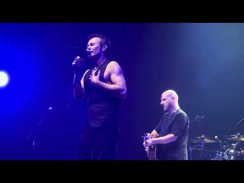 Видео: Океан Ельзи - Обiйми (Xiaomo Arena, Рига, Латвия, 17.10.2025)