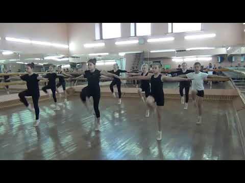 Видео: Разминка в народном танце