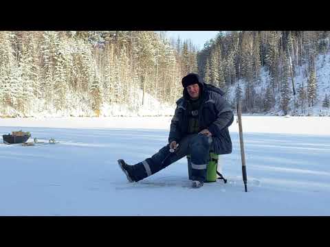 Видео: Рыбалка по первому тонкому льду ноябрь 2020