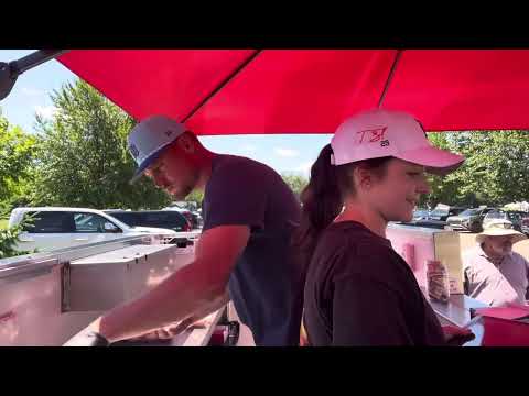 Видео: *ЦЕЛЫЕ* выходные распродаём хот-доги | ДА, вы приглашены! #уличнаяеда #бизнес #еда