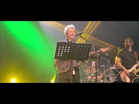 Видео: Сурганова и Оркестр. Апрельская (Нижний Новгород, 31.10.25)