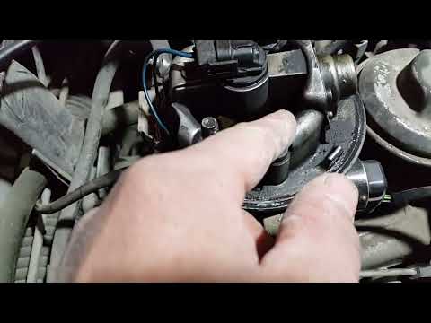 Видео: Опель Вектра  а 1.6.Почему могут быть повышенные обороты.