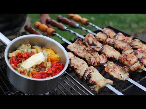 Видео: ШАШЛЫК ИЗ КУРИНЫХ БЕДЕР В БЕЛОМ ЧЕСНОЧНОМ МАРИНАДЕ