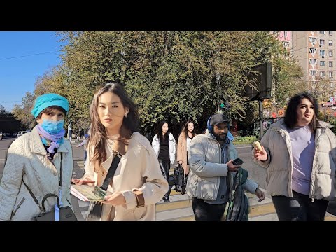 Видео: Уютные дворы Алматы, прогулка от Толе Би / Ауэзова до начала Казыбек Би #almaty #walkingtour