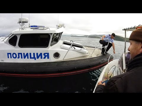 Видео: КАК ПОЙМАТЬ ЛОСОСЯ на удочку троллингом в Японском море. Рыбалка на красную рыбу Симу по лицензии.