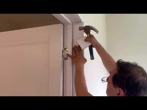 Видео: Работаем у клиента — установка двери